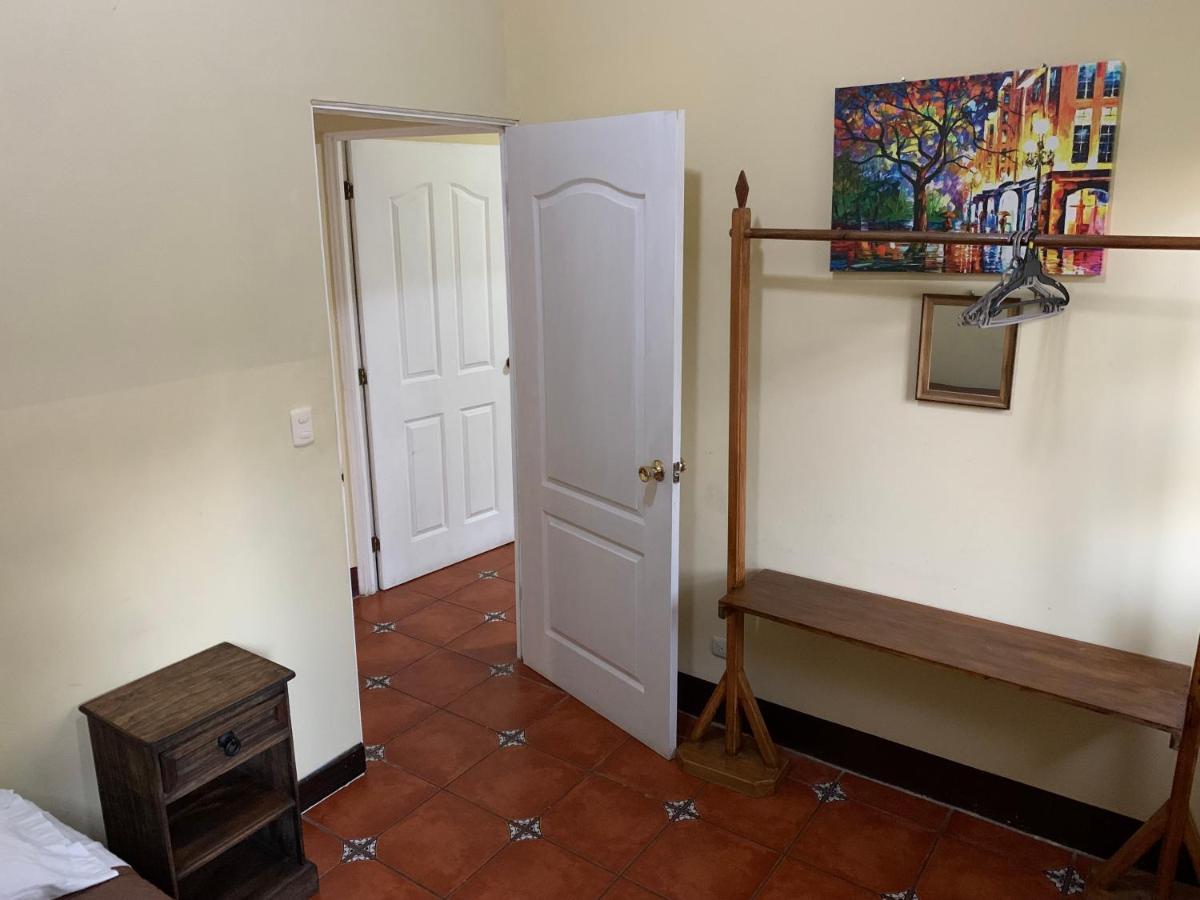 Casa Veronica A 2 Kilometros Del Irtra Retalhuleu Kültér fotó