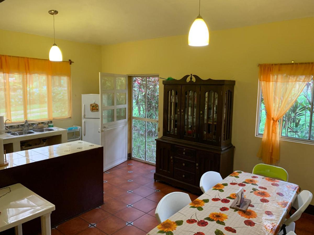 Casa Veronica A 2 Kilometros Del Irtra Retalhuleu Kültér fotó