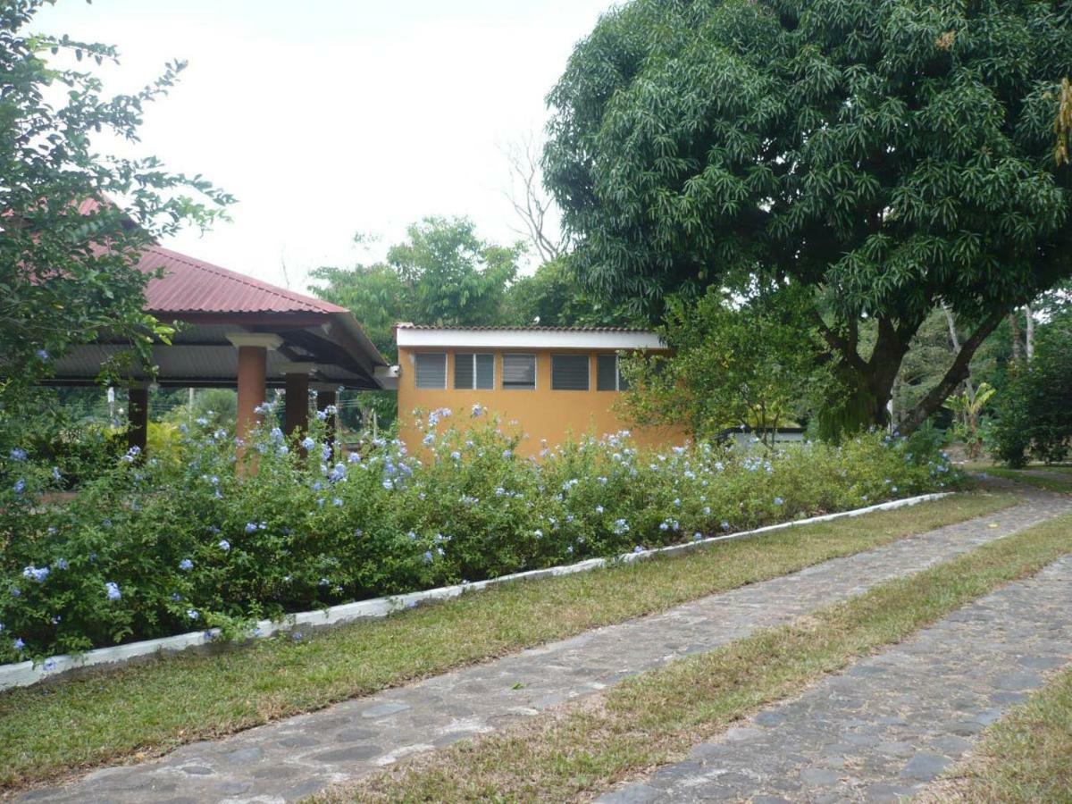 Casa Veronica A 2 Kilometros Del Irtra Retalhuleu Kültér fotó